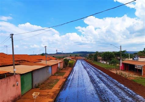 Obras de pavimentação da Estrada Real avançam em Padre Bernardo