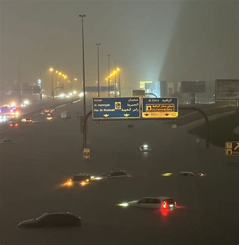 Dubai Bajo El Agua Torrenciales Lluvias Paralizan Principal Ciudad De