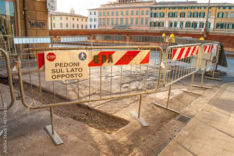 Cantiere Lavori In Corso Segnali Di Rifacimento Stradale Foto De Stock