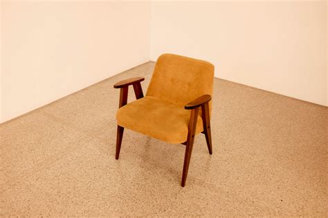 Brown Wooden Framed Beige Padded Chair Photo Free Mumok Image On Unsplash