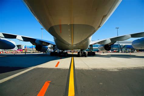 Przykry koniec giganta Pierwsze samoloty Airbus A380 trafiają na złom