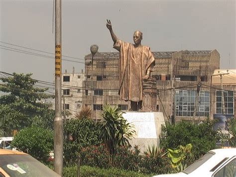 happy lagosian: Obafemi Awolowo Statue, Ikeja