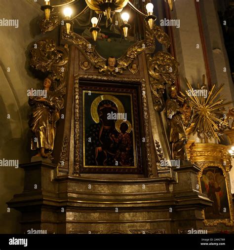 Polonia Torun La Maravillosa Imagen De La Virgen Negra De Czestochowa