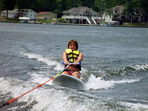 Kneeboarding Fotos Afbeeldingen Beelden En Stockfotos Istock