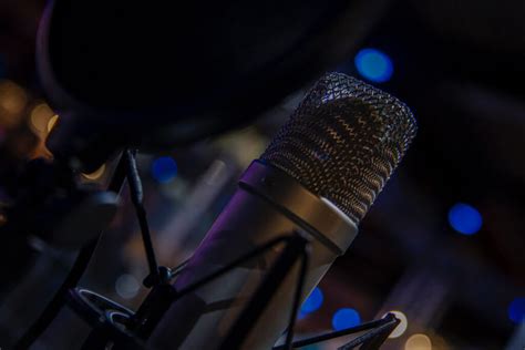 The Perfect Microphone Placement for Professional Voice Over | Voicfy ...