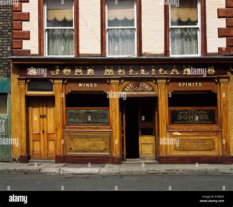 Mulligans Pub Poolbeg Street Dublin Ireland Stock Photo Alamy