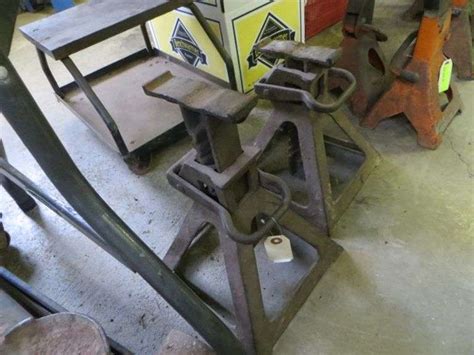 Pair of Jack Stands - Lambrecht Auction, Inc.