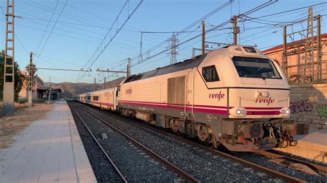 Tren Talgo 00165 con Locomotora 334 con Talgo 6 en la estación de