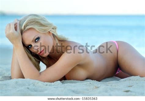 Стоковая фотография 15835363 Beautiful Blonde Woman Posing Topless On