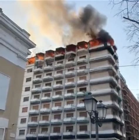 Tragico Incendio In Pieno Centro A Taranto Donna Di 83 Anni Muore Nel