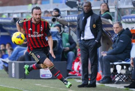 Milan Allarme Attacco Naso Rotto Per Pazzini