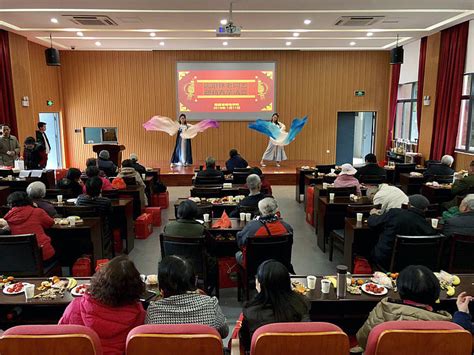 我校召开2018年离退休老同志迎新春茶话会