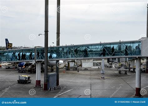 Karachi Jinnah International Airport Interior and Departure Lounge ...