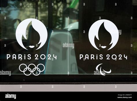 Gros Plan Des Logos Officiels De Paris 2024 Symboles Des Jeux