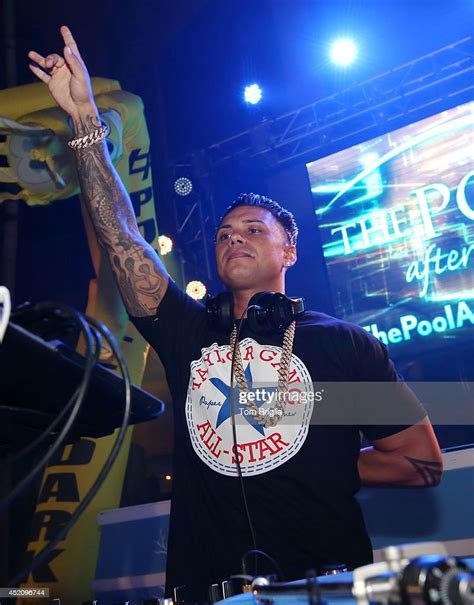 Dj Pauly D Performs At The Pool After Dark Harrahs Resort On News