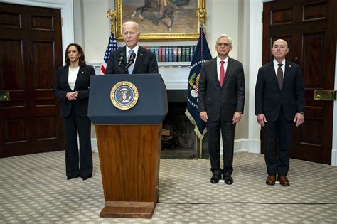 Kamala Harris Showed Off Power In 1st Speech Since Biden Dropped Out With Subtle Body Language