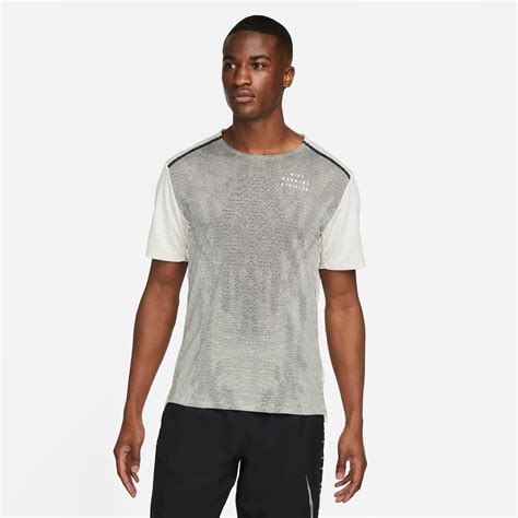 Oferta De Camiseta Nike Dri Fit Run Division Rise Masculina Nike