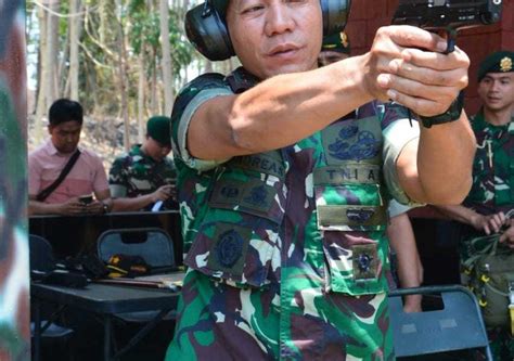 Pangdivif Kostrad Resmikan Lapangan Tembak Pistol Dharaka Yudha