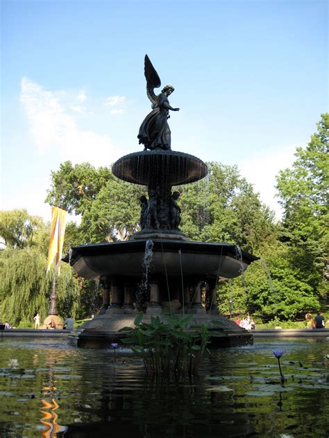 The Story Behind The Pictures: Day 332 - New York Fountain