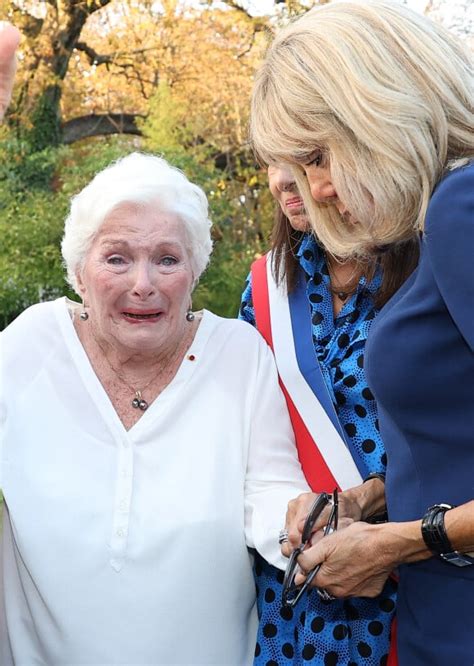 Photo Line Renaud Et Brigitte Macron Lors De L Inauguration Du Jardin