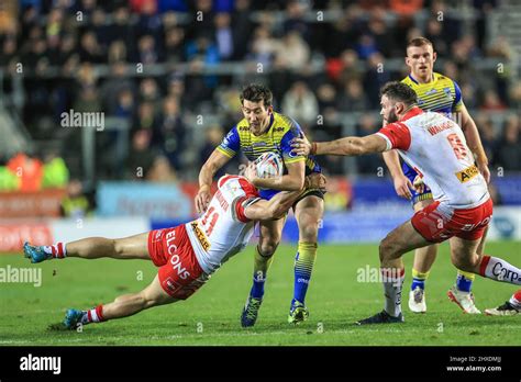 Stefan Ratchford De Warrington Wolves Es Abordado Por Sione Mata