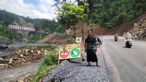 Jembatan Gladak Lumajang Tempat Asyik Untuk Selfie Di Libur Lebaran