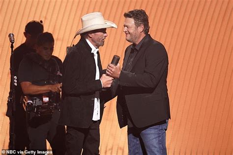 Toby Keith Brings Wife To Tears As He Accepts Country Music Icon