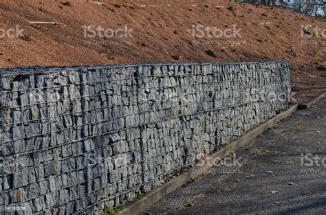 Photo Libre De Droit De Construction Dun Mur De Soutènement En Gabion