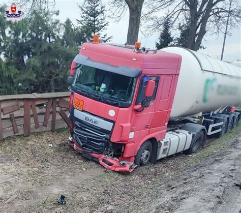 Wypadek na drodze krajowej Jedna osoba ranna ZDJĘCIA