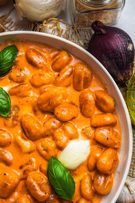 Gnocchi Pfanne Mit Tomate Mozzarella Und Basilikum Feedmedaily