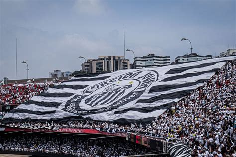 Sormani cita Corinthians e analisa torcida do Santos É pequena