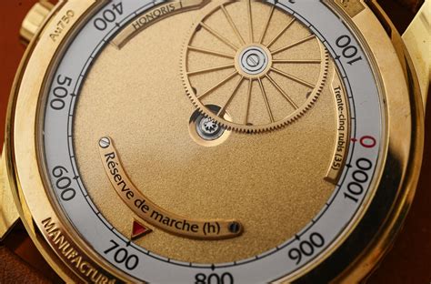 5 montres avec une réserve de marche exceptionnelle