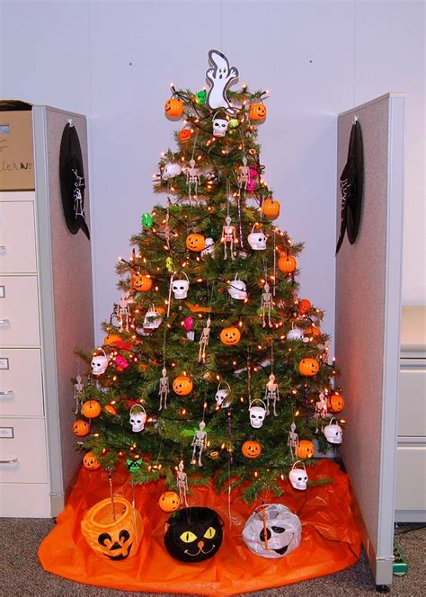 25 Amazing Halloween Tree Decorations Ideas Decoration Love