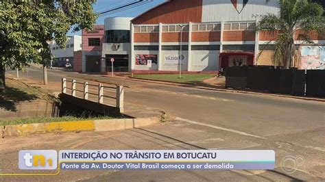 Prefeitura de Botucatu interdita avenidas para iniciar demolição de