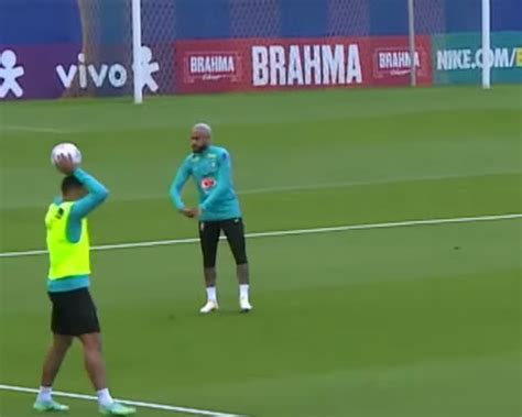 El Radical Look De Neymar Para Recibir A Perú