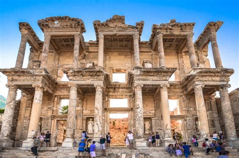 Fachada De La Biblioteca De Celsus Del Sitio De La Herencia De La