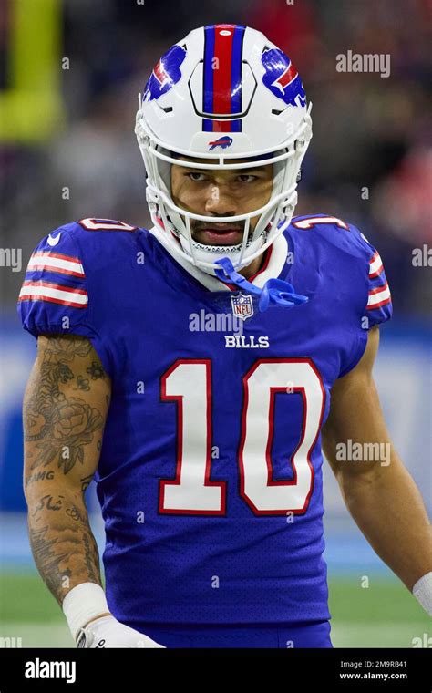 Buffalo Bills wide receiver Khalil Shakir (10) on the sideline against ...