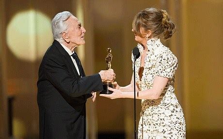 Oscars 2011: Kirk Douglas hams it up