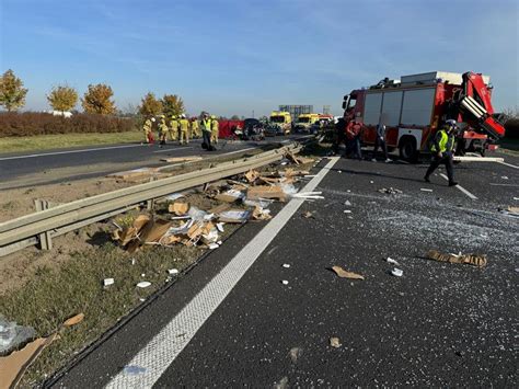 Nagranie wypadku na S5 Ciężarówka zmiażdżyła osobówkę nie żyje 22 latek