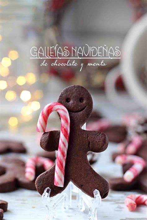 Galletas Danesas De Mantequilla Y De Chocolate Con Las Zarpas En La Masa