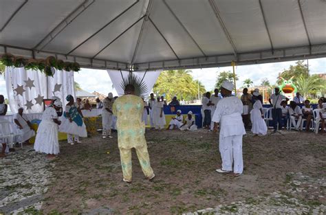 Festa da Sirilândia reuniu dezenas de pessoas para saudar a Rainha do