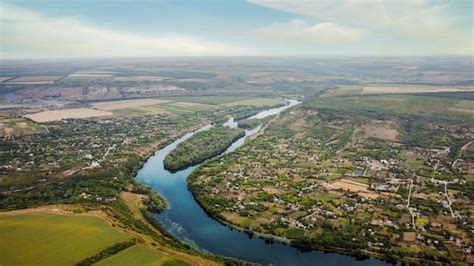 Vue A Rienne Par Drone De La Nature En Moldavie Photo Gratuite