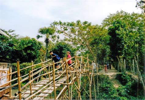 SnappingStiles: Bangladesh: bamboo bridge