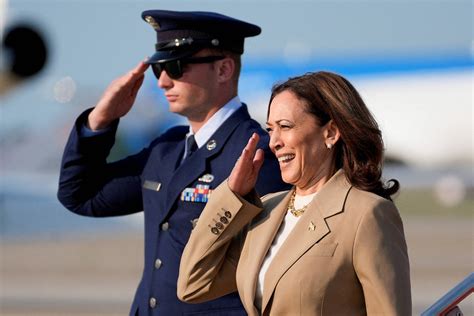 Kamala Ir Visitar Estados Decisivos Candidato A Vice