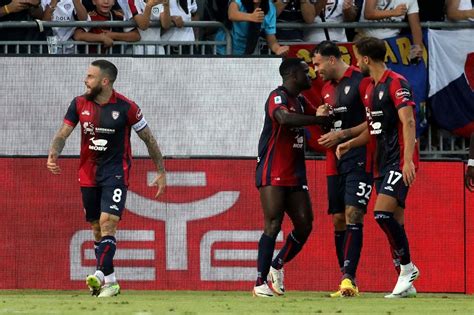 Cagliari Milan 1 3 Luvumbo Illude Poi I Rossoneri Colpiscono Anche