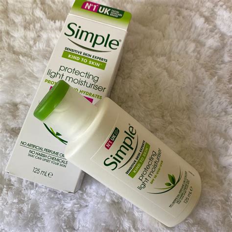 simple replenishing rich moisturiser
