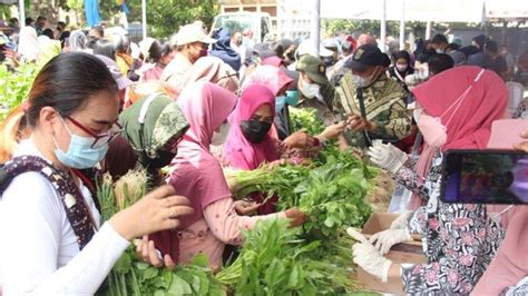 Ibu Ibu Serbu Pasar Murah Di Kantor Disdag Samarinda Akan Digelar