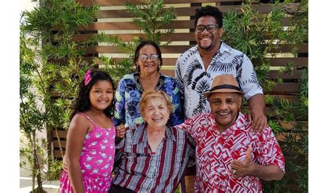 O impacto da educação na vida de um jovem negro gay e periférico PORVIR