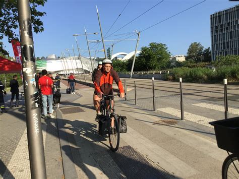 Lyon Vélotaf les cyclistes sensibilisés au respect du code de la