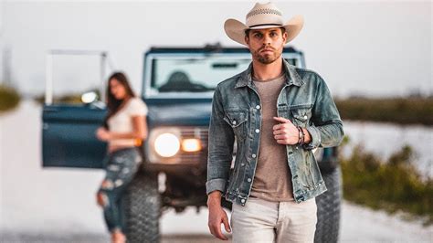 Tullahoma Dustin Lynch Pays Tribute To Hometown On New Album